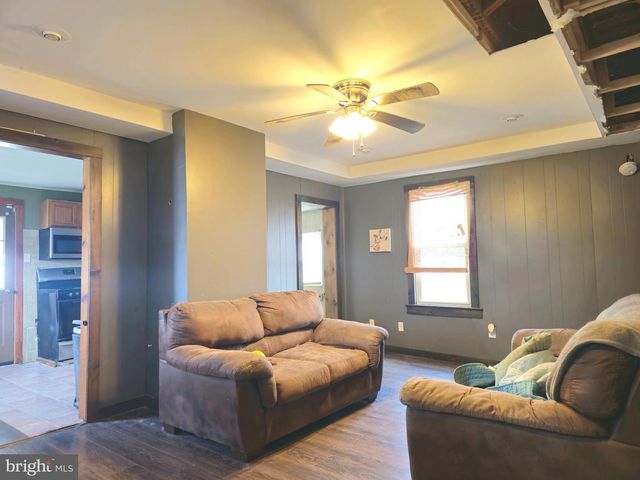 16 W HOWARD ST, Viola, DE 19979