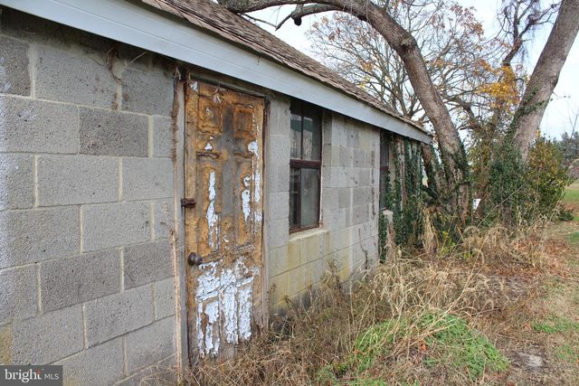 16 W HOWARD ST, Viola, DE 19979