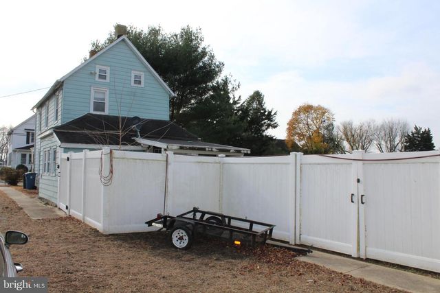 16 W HOWARD ST, Viola, DE 19979