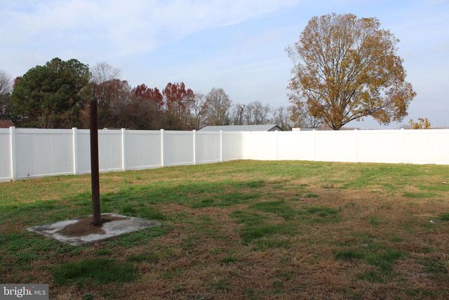 16 W HOWARD ST, Viola, DE 19979