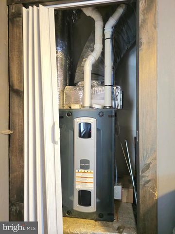 16 W HOWARD ST, Viola, DE 19979