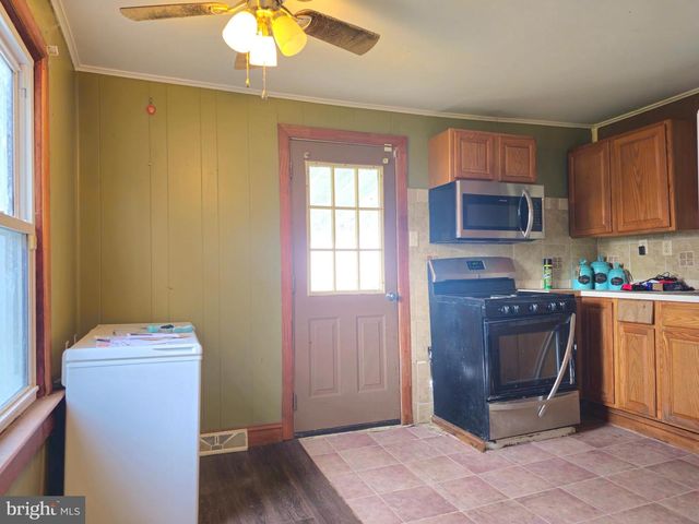 16 W HOWARD ST, Viola, DE 19979