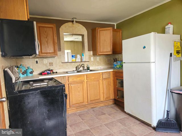 16 W HOWARD ST, Viola, DE 19979