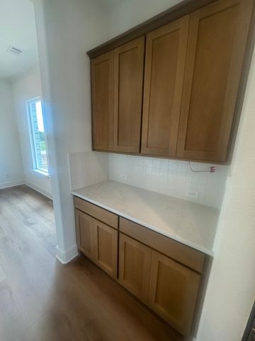 707 Water Side Drive, Van Alstyne, TX 75495
