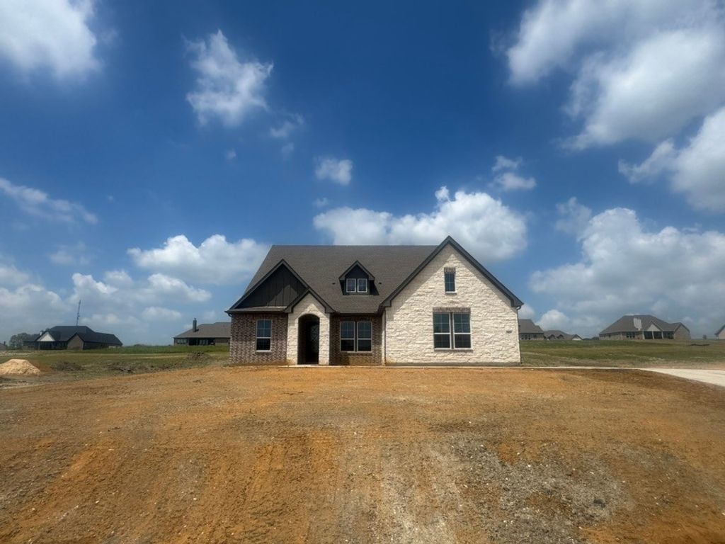 707 Water Side Drive, Van Alstyne, TX 75495