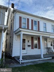 211 FULTON ST, Hanover, PA 17331