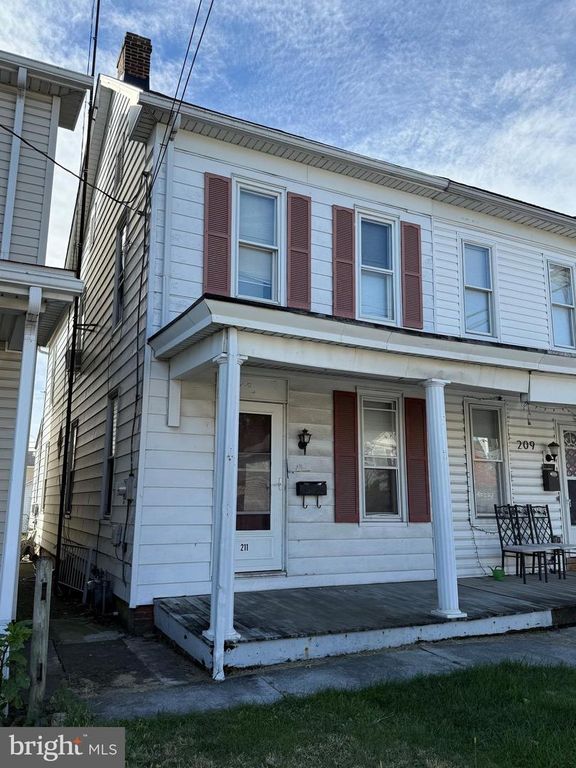 211 FULTON ST, Hanover, PA 17331