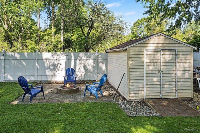 1225 Harding Road, Essexville, MI 48732
