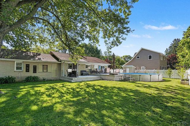 1225 Harding Road, Essexville, MI 48732