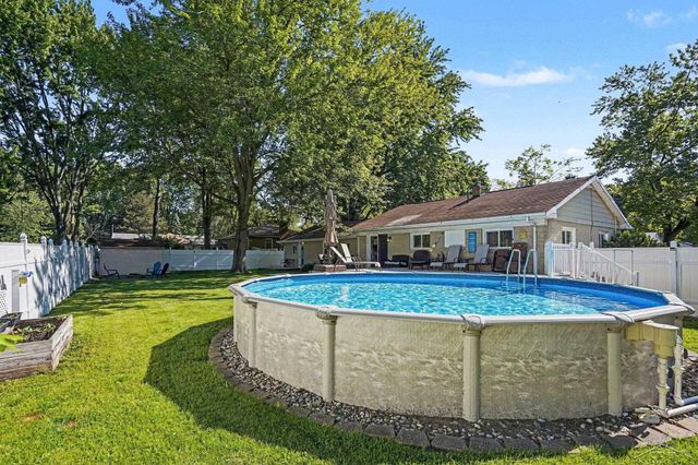 1225 Harding Road, Essexville, MI 48732