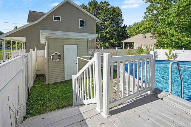 1225 Harding Road, Essexville, MI 48732