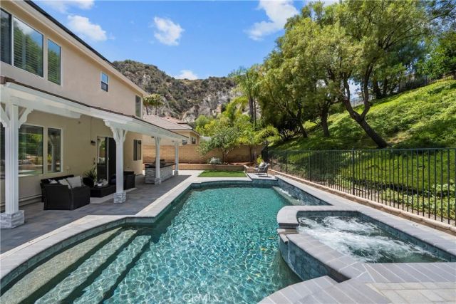25415 Thoreau Way, Stevenson Ranch, CA 91381