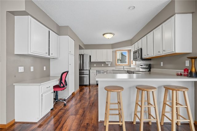 7128 Summerland Ridge Road NE, Cedar Rapids, IA 52402