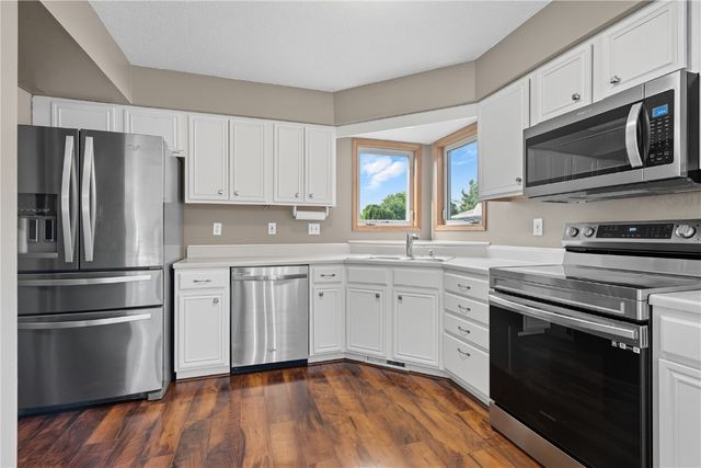 7128 Summerland Ridge Road NE, Cedar Rapids, IA 52402