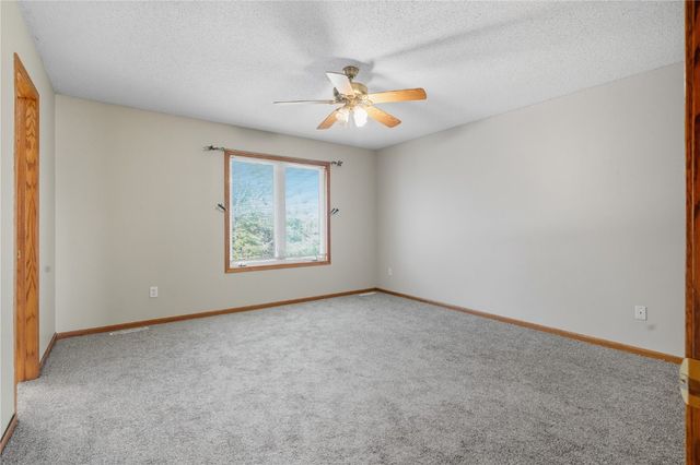 7128 Summerland Ridge Road NE, Cedar Rapids, IA 52402