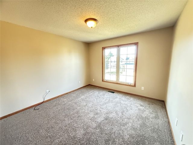 7128 Summerland Ridge Road NE, Cedar Rapids, IA 52402