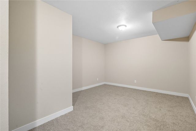 7128 Summerland Ridge Road NE, Cedar Rapids, IA 52402