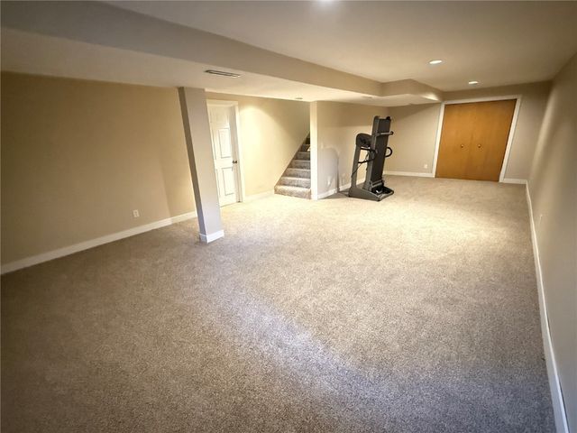 7128 Summerland Ridge Road NE, Cedar Rapids, IA 52402