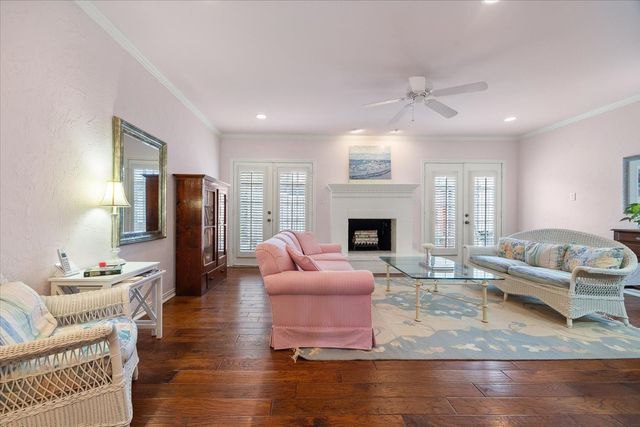 1109 Roaring Springs Road 1109, Fort Worth, TX 76114