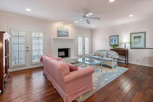 1109 Roaring Springs Road 1109, Fort Worth, TX 76114