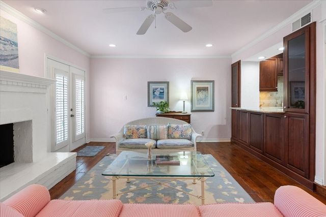 1109 Roaring Springs Road 1109, Fort Worth, TX 76114