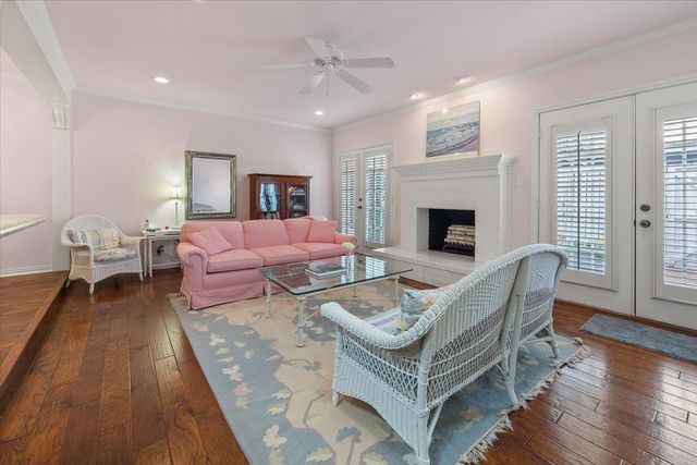 1109 Roaring Springs Road 1109, Fort Worth, TX 76114