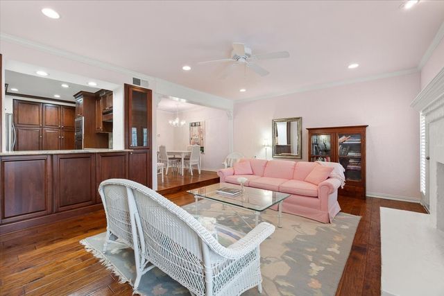 1109 Roaring Springs Road 1109, Fort Worth, TX 76114