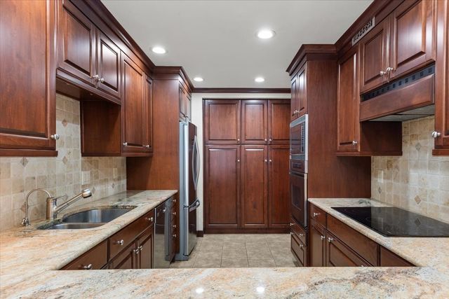 1109 Roaring Springs Road 1109, Fort Worth, TX 76114