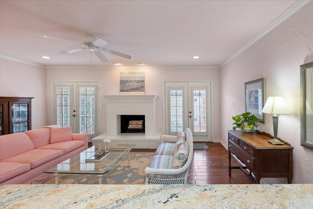 1109 Roaring Springs Road 1109, Fort Worth, TX 76114