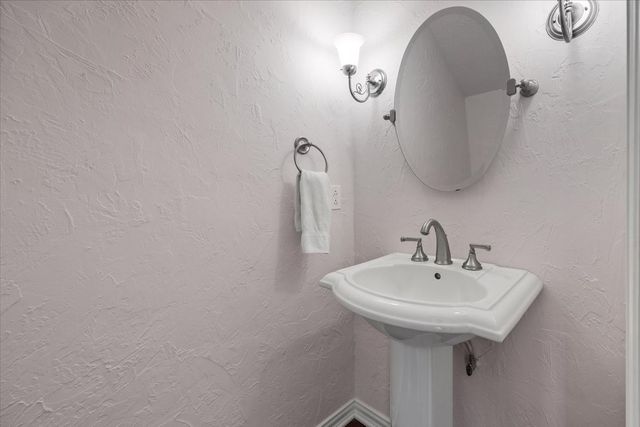 1109 Roaring Springs Road 1109, Fort Worth, TX 76114