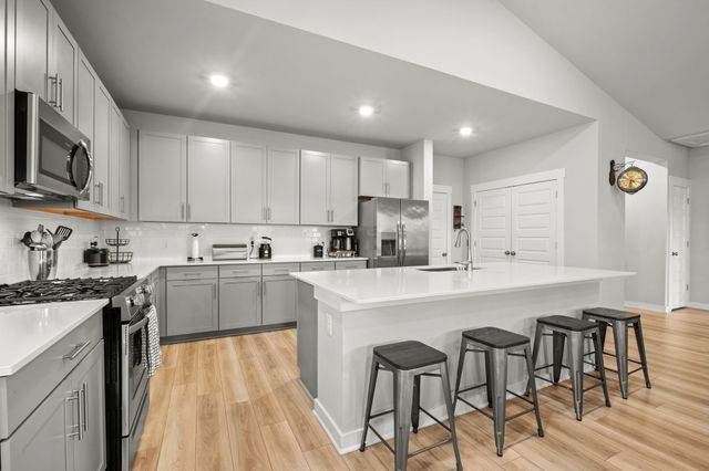 1064 Ewell Farm Cir, Spring Hill, TN 37174