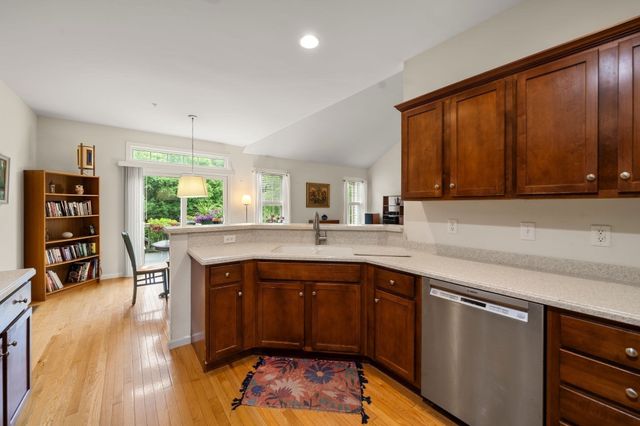 31 Stonebridge Dr 31, Hanson, MA 02341