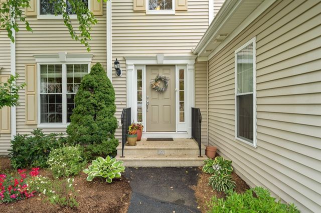 31 Stonebridge Dr 31, Hanson, MA 02341