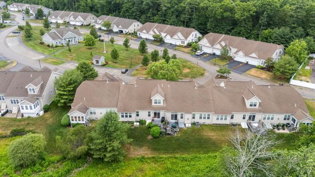 31 Stonebridge Dr 31, Hanson, MA 02341