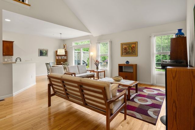 31 Stonebridge Dr 31, Hanson, MA 02341
