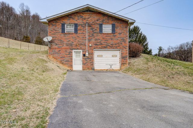 1215 Old Boones Creek Road, Jonesborough, TN 37659