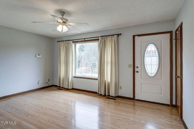 1215 Old Boones Creek Road, Jonesborough, TN 37659