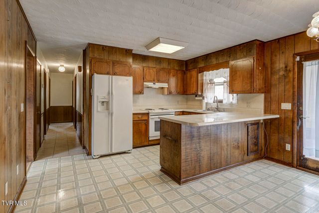 1215 Old Boones Creek Road, Jonesborough, TN 37659