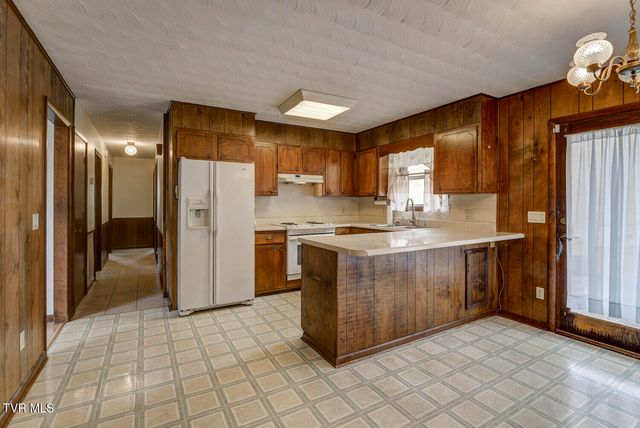 1215 Old Boones Creek Road, Jonesborough, TN 37659