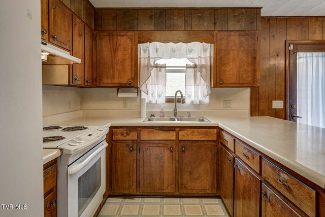 1215 Old Boones Creek Road, Jonesborough, TN 37659