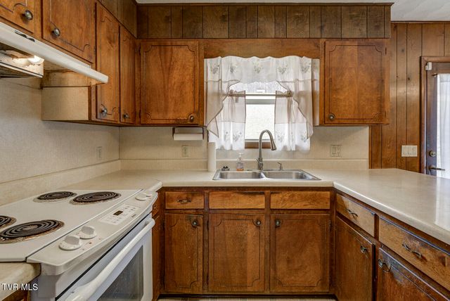 1215 Old Boones Creek Road, Jonesborough, TN 37659