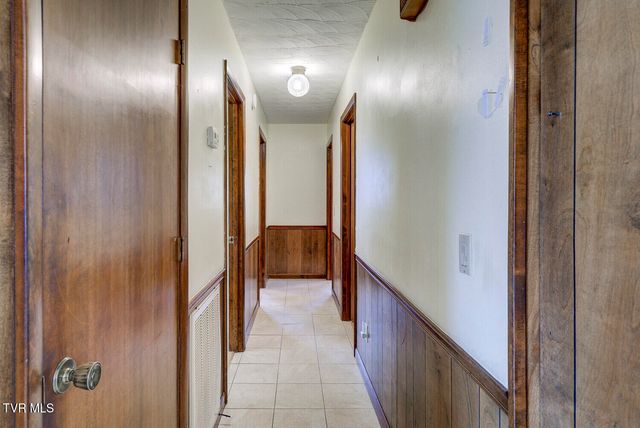 1215 Old Boones Creek Road, Jonesborough, TN 37659