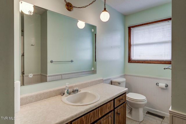 1215 Old Boones Creek Road, Jonesborough, TN 37659