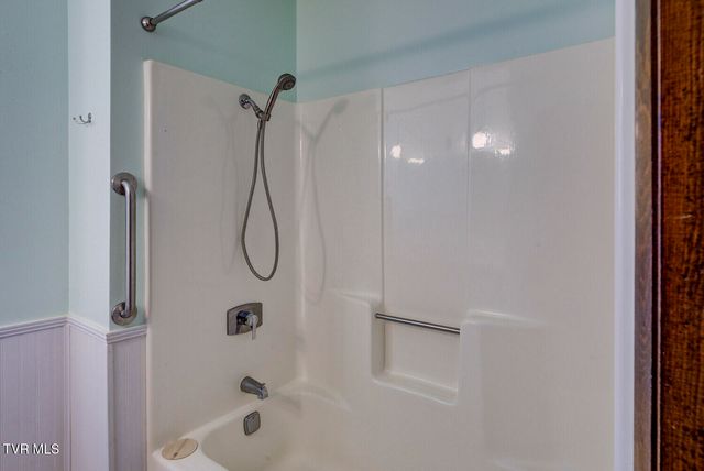 1215 Old Boones Creek Road, Jonesborough, TN 37659