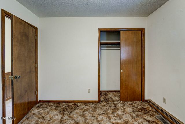 1215 Old Boones Creek Road, Jonesborough, TN 37659