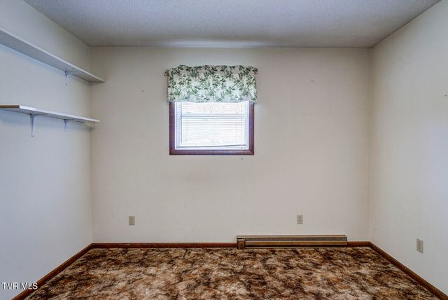 1215 Old Boones Creek Road, Jonesborough, TN 37659