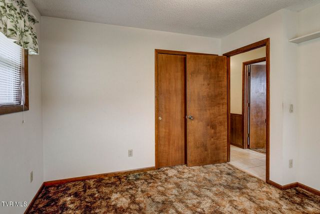 1215 Old Boones Creek Road, Jonesborough, TN 37659