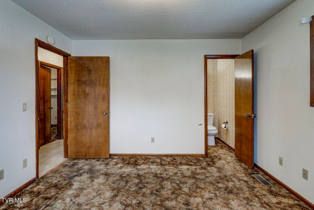 1215 Old Boones Creek Road, Jonesborough, TN 37659