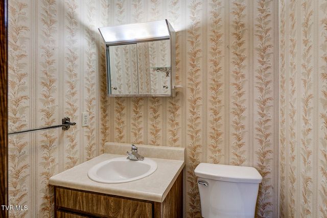 1215 Old Boones Creek Road, Jonesborough, TN 37659