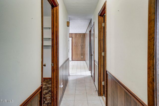 1215 Old Boones Creek Road, Jonesborough, TN 37659